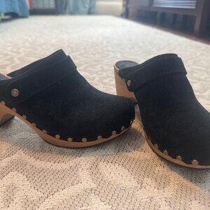 Lisa B black suede clogs with heel, size 37
